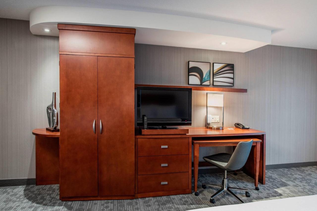 Courtyard By Marriott Edmonton West Hotel Eksteriør billede