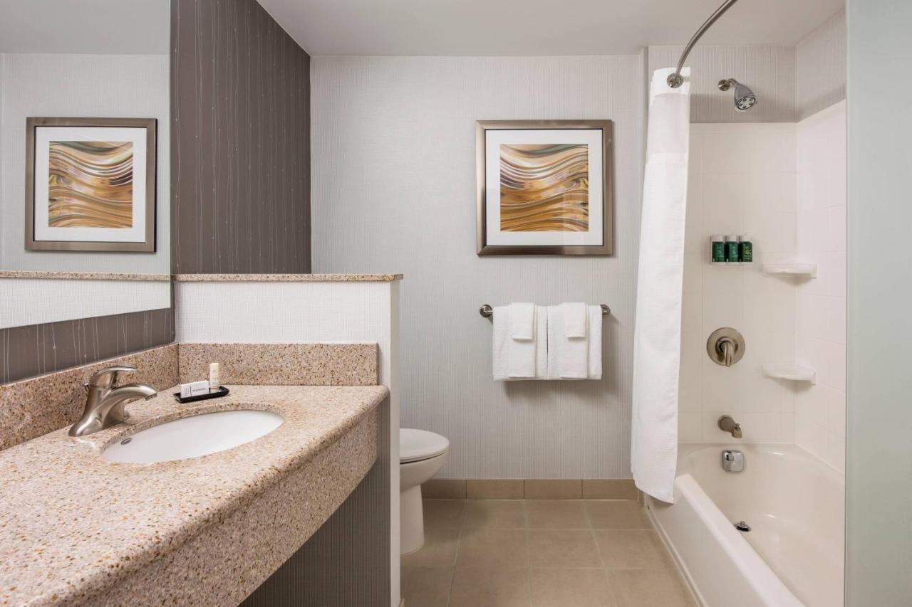 Courtyard By Marriott Edmonton West Hotel Eksteriør billede