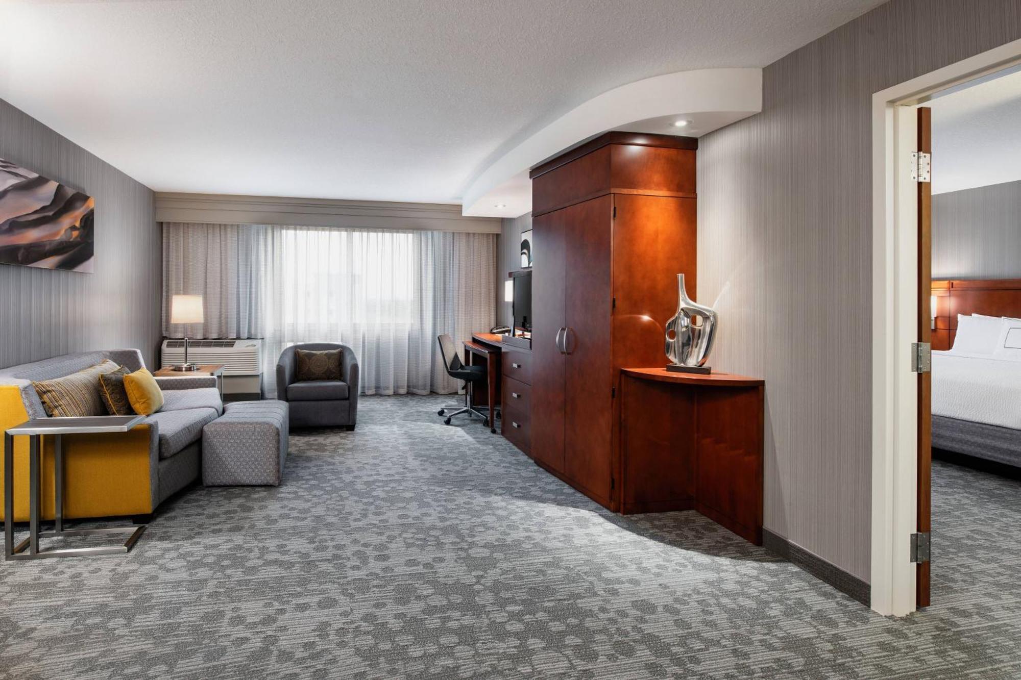 Courtyard By Marriott Edmonton West Hotel Eksteriør billede