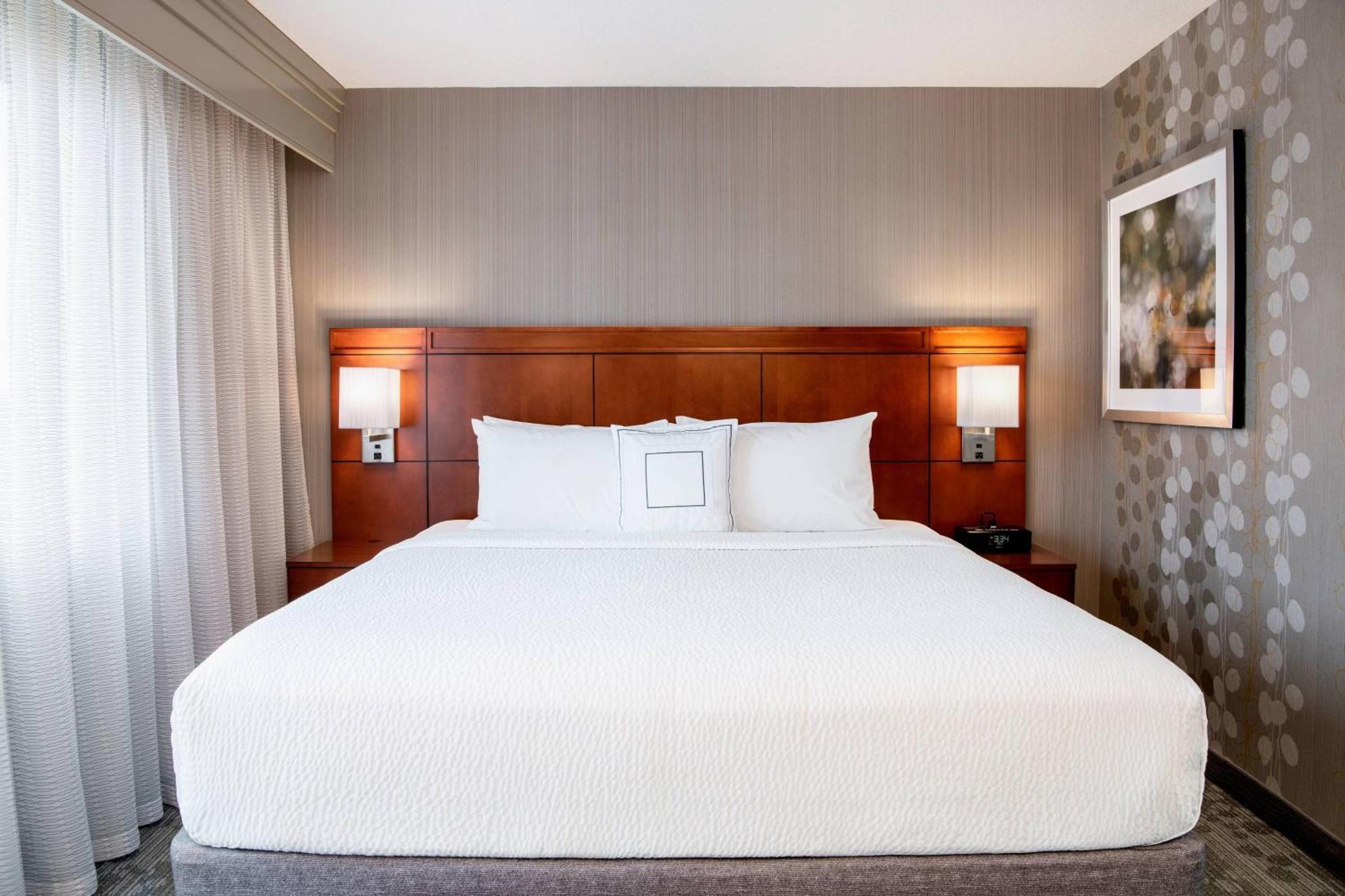 Courtyard By Marriott Edmonton West Hotel Eksteriør billede