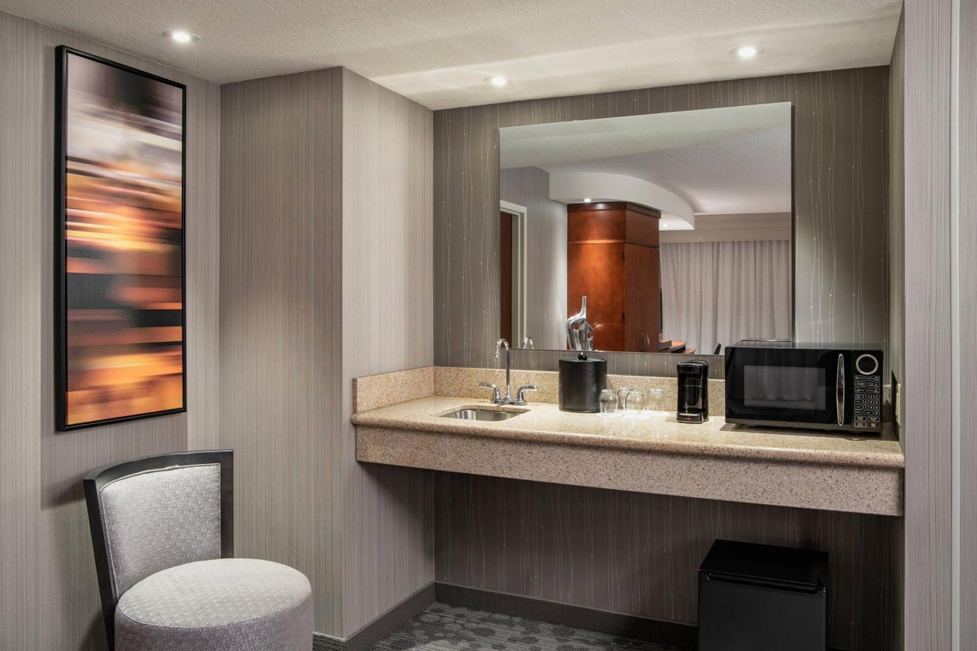 Courtyard By Marriott Edmonton West Hotel Eksteriør billede